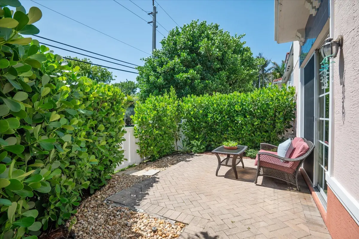 Photo 3 at 2325 SE 5th Street, Pompano Beach