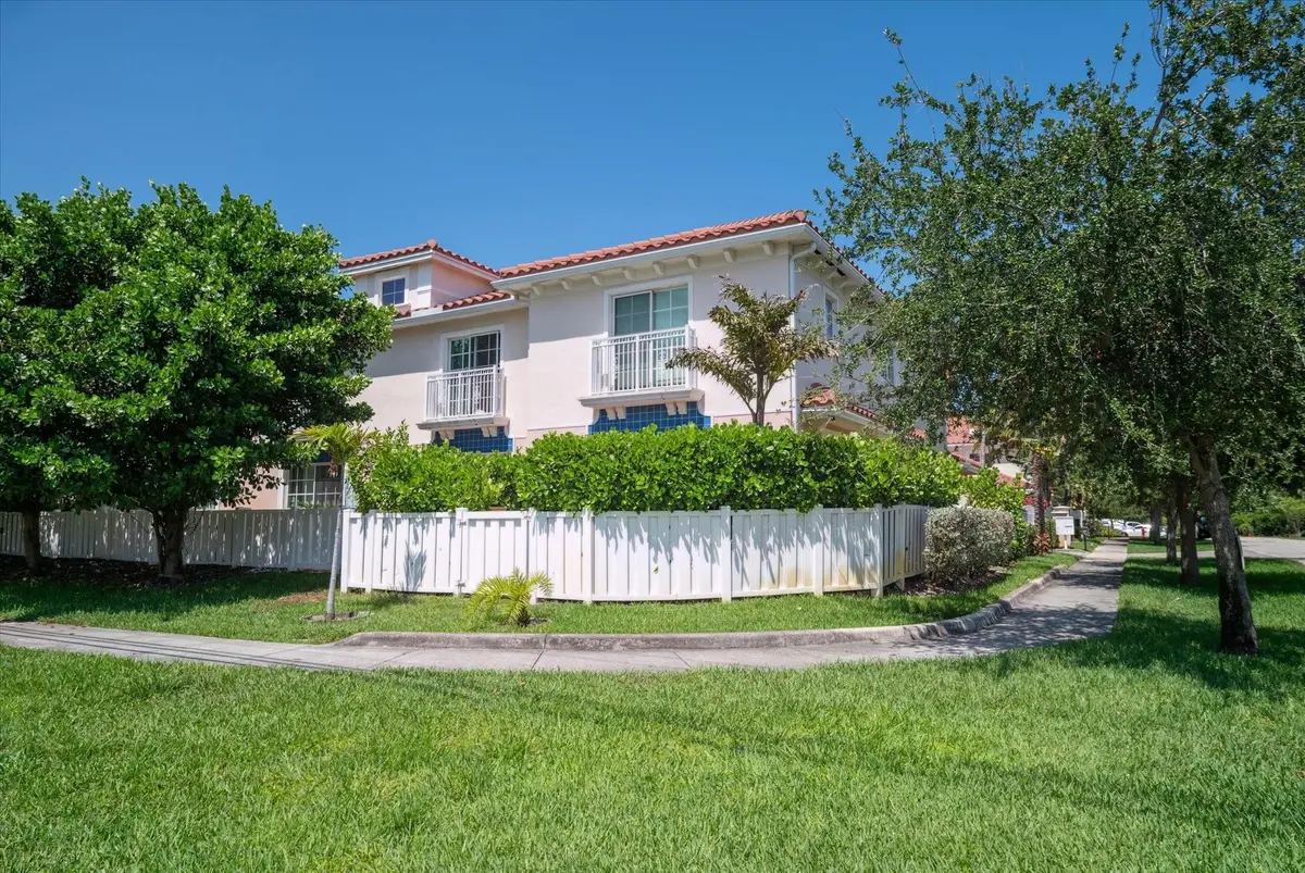 Photo 5 at 2325 SE 5th Street, Pompano Beach