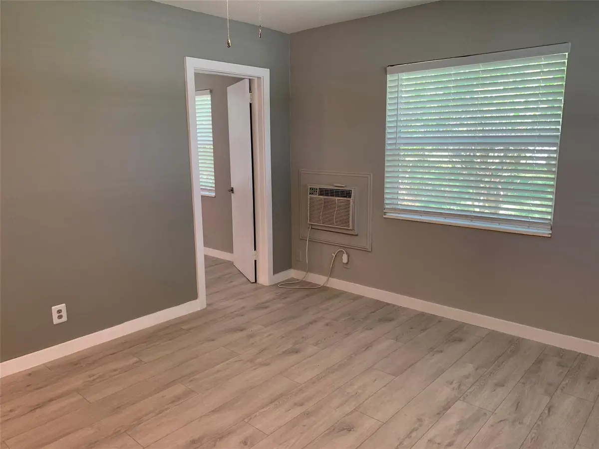 Photo 5 at 4385 NE 13th Avenue, Oakland Park