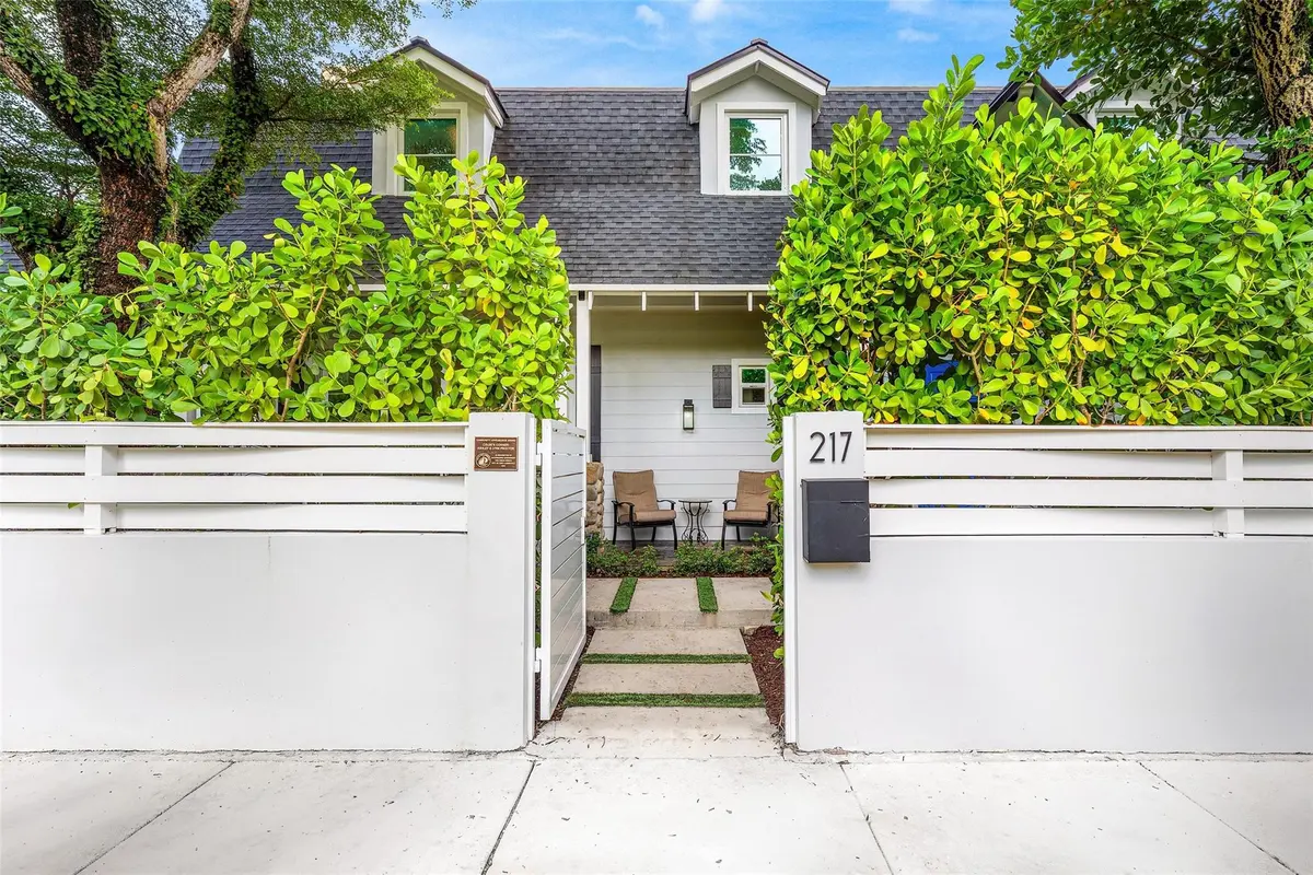Photo 4 at 217 SE 16th Avenue, Fort Lauderdale