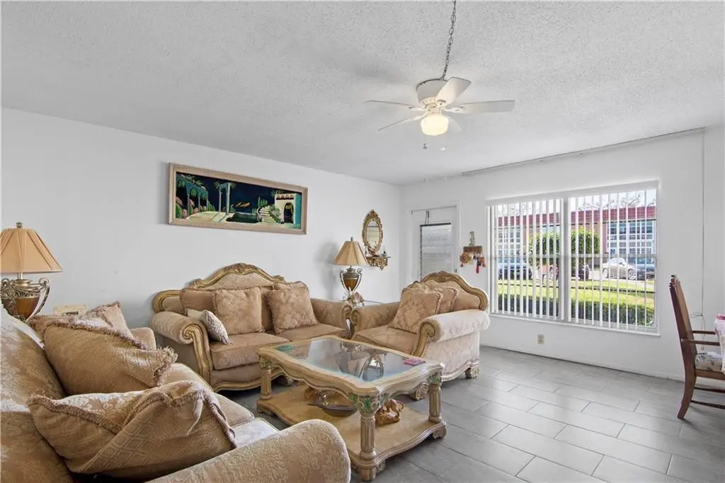Photo 2 at 11 S Vista Palm Lane 102, Vero Beach
