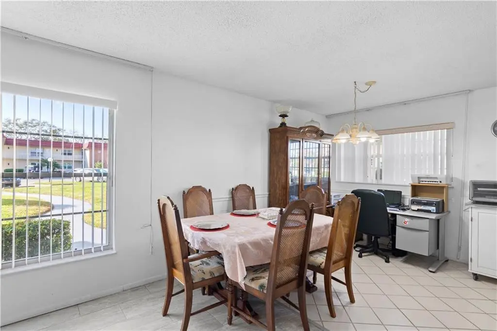 Photo 5 at 11 S Vista Palm Lane 102, Vero Beach