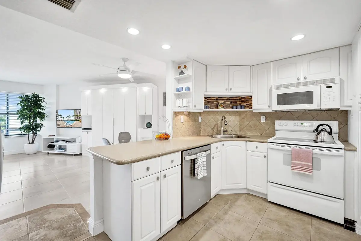 Photo 8 at 3800 Galt Ocean Drive 412, Fort Lauderdale