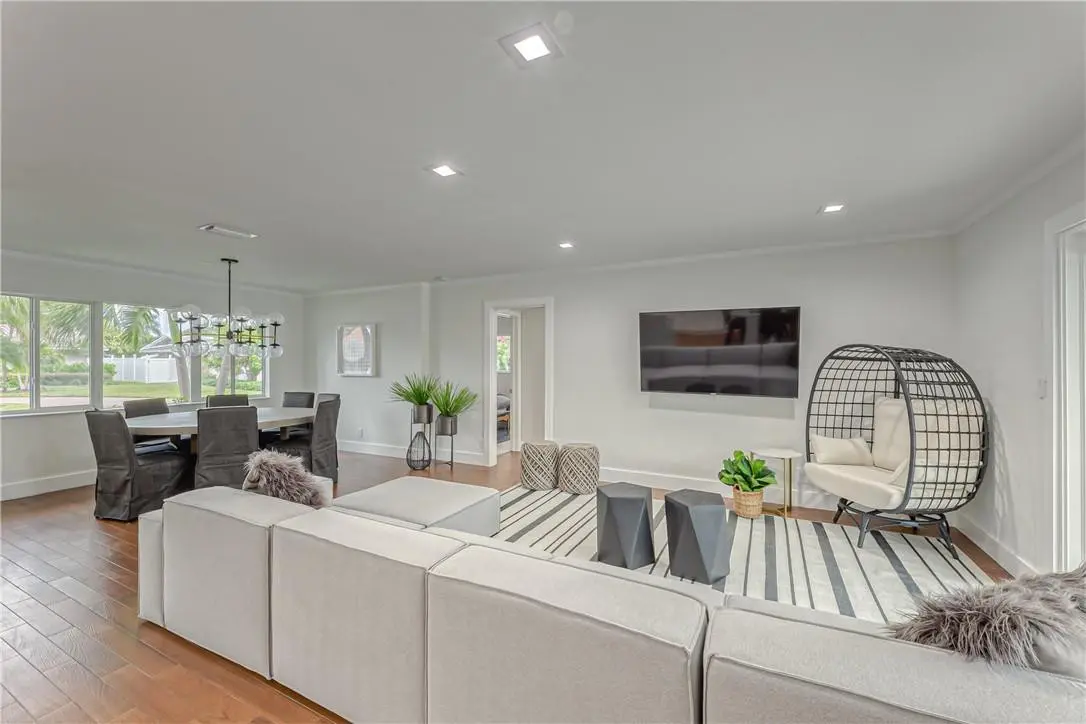 FAMILY ROOM at 1984 Sailfish Place, Lauderdale-By-The-Sea