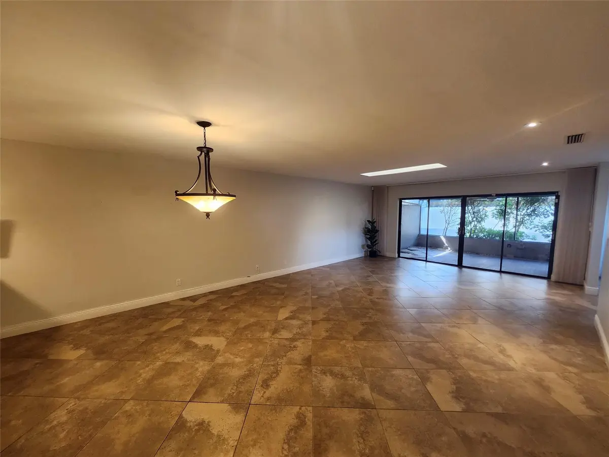 Photo 6 at 201 Dunwoody Lane 17-87, Hollywood