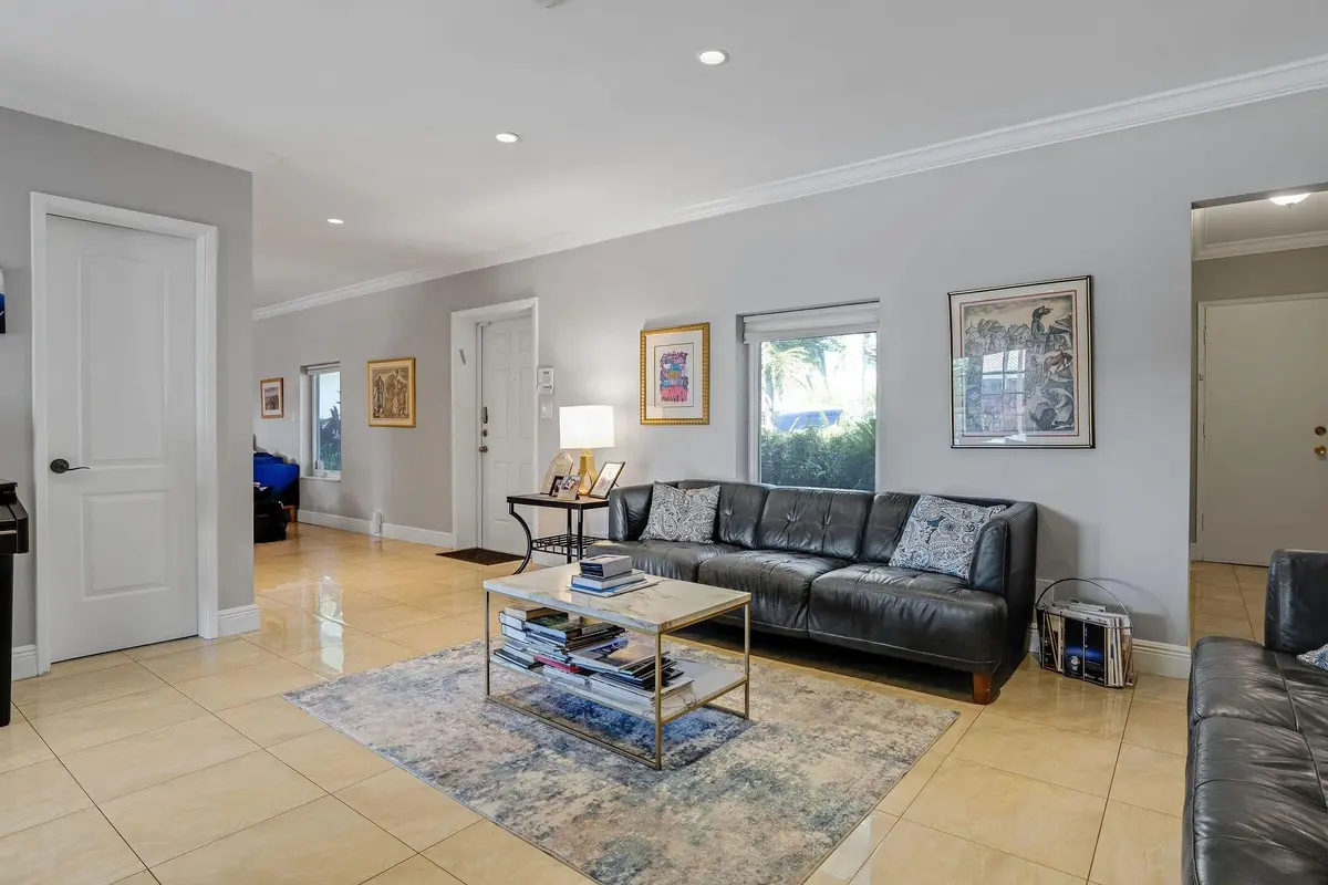 Photo 3 at 4000 N 36th Avenue, Hollywood