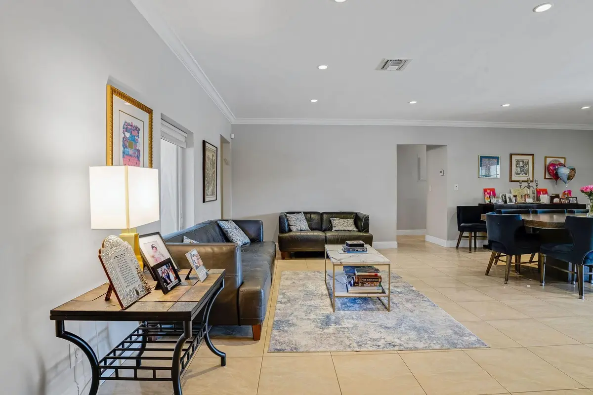 Photo 2 at 4000 N 36th Avenue, Hollywood