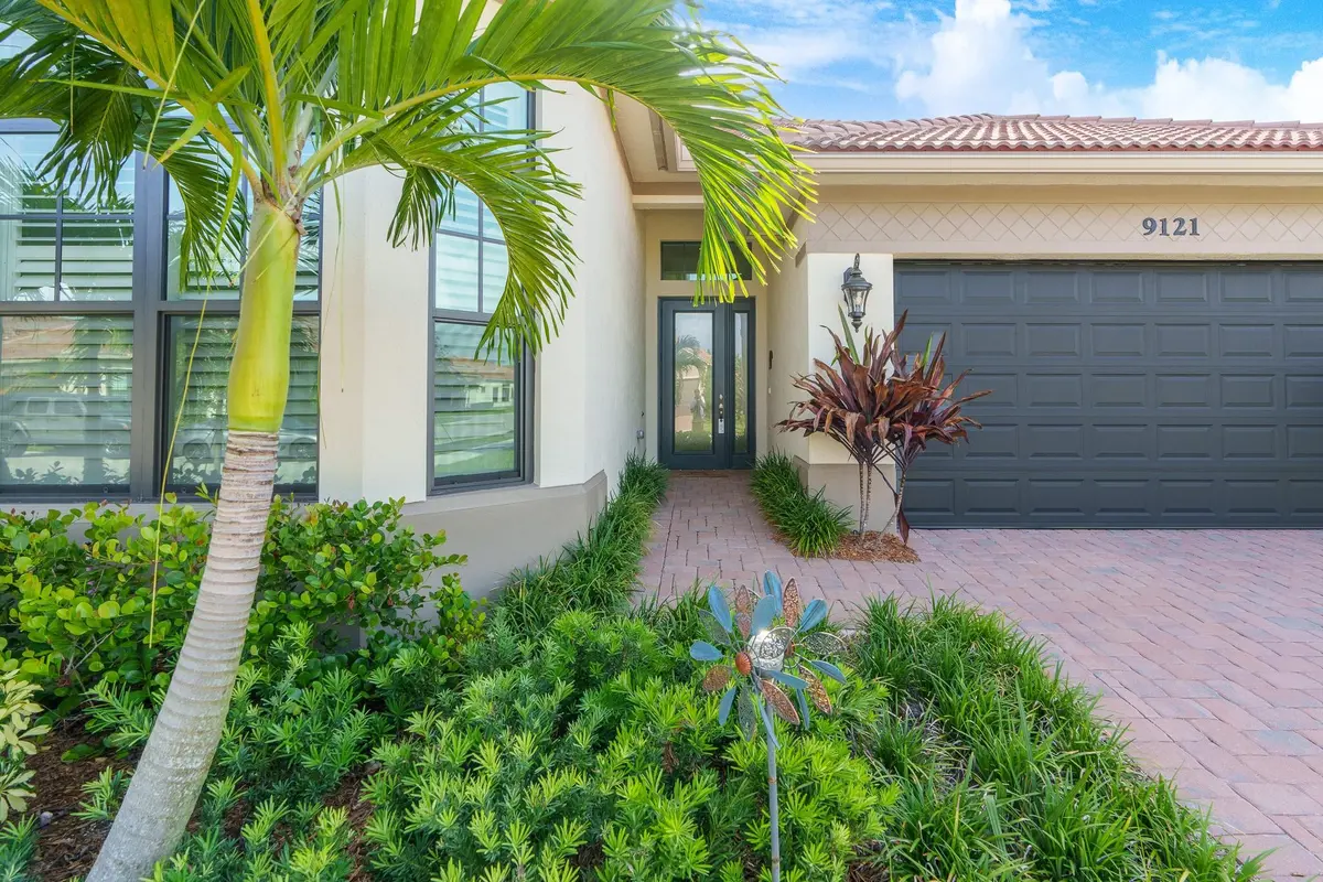 Photo 2 at 9121 Porto Way, Parkland