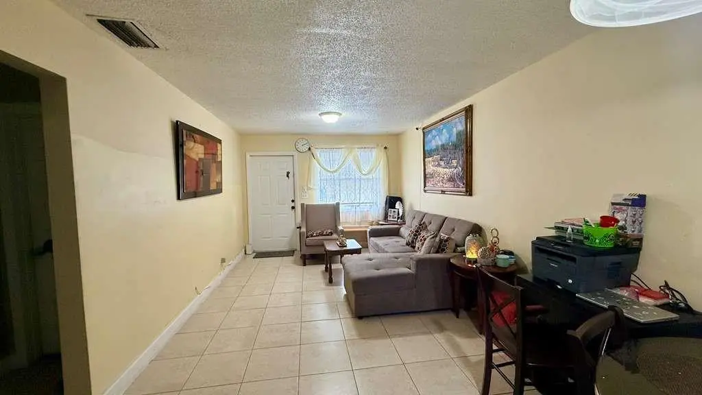 Photo 5 at 280 NE 40th Court, Oakland Park