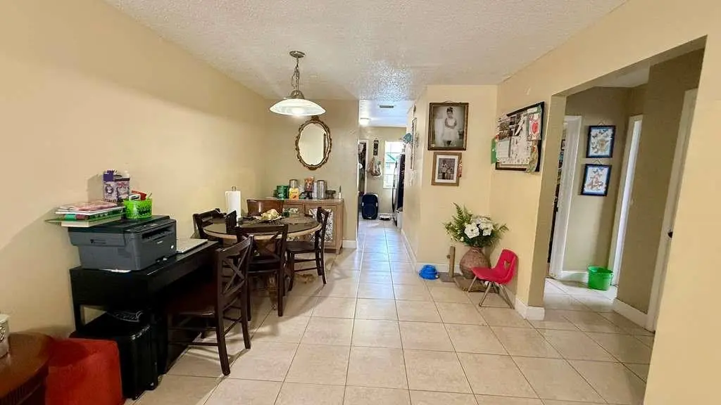 Photo 6 at 280 NE 40th Court, Oakland Park