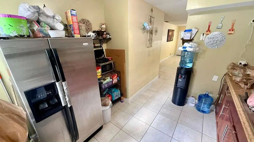 Photo 7 at 280 NE 40th Court, Oakland Park