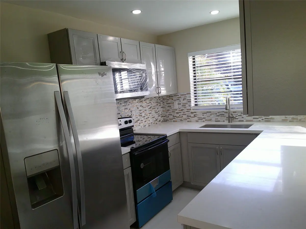 Photo 5 at 3810 SW 52nd Avenue 3810, Hollywood