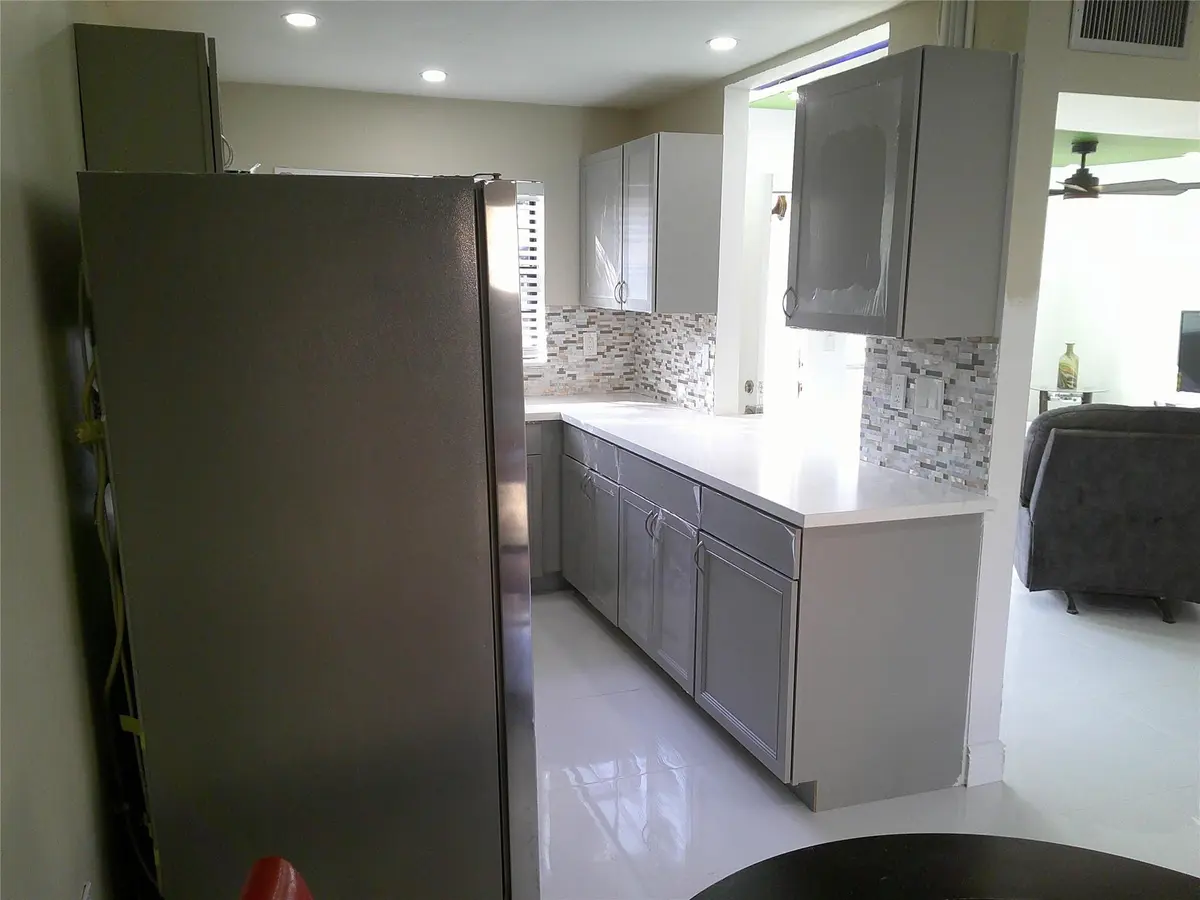 Photo 6 at 3810 SW 52nd Avenue 3810, Hollywood