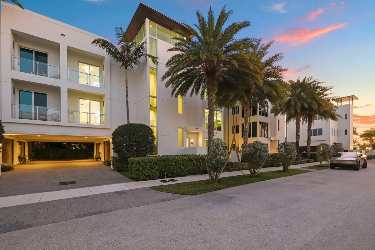 Private quiet street with only 21 homes at 238 Shore Court, Lauderdale-By-The-Sea