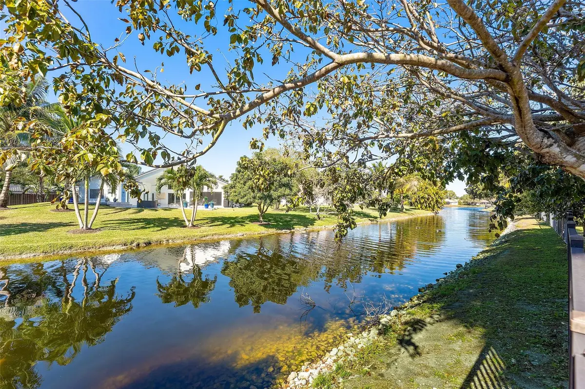 Photo 4 at 128 NW 110th Way, Coral Springs