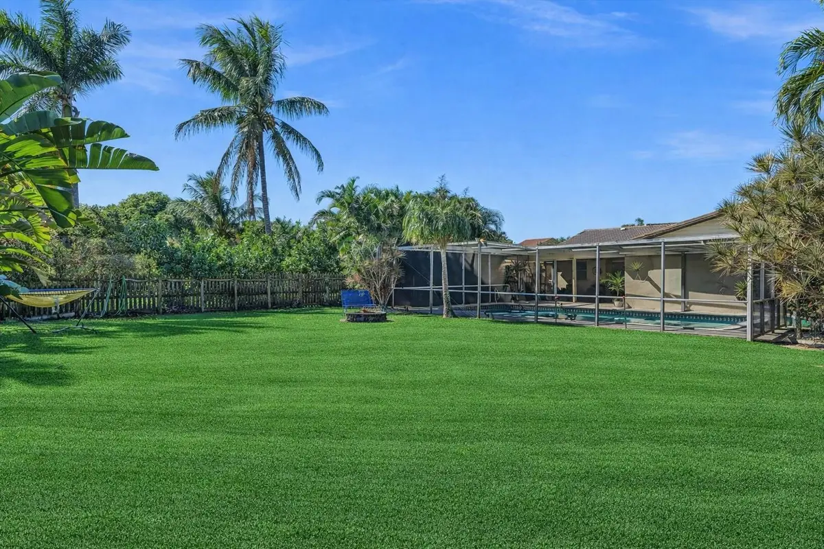 Photo 3 at 895 NW 87th Avenue, Coral Springs