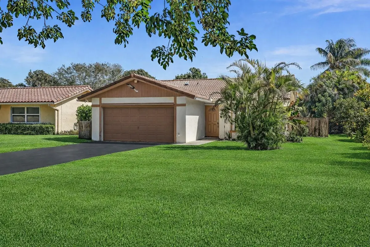 Photo 5 at 895 NW 87th Avenue, Coral Springs
