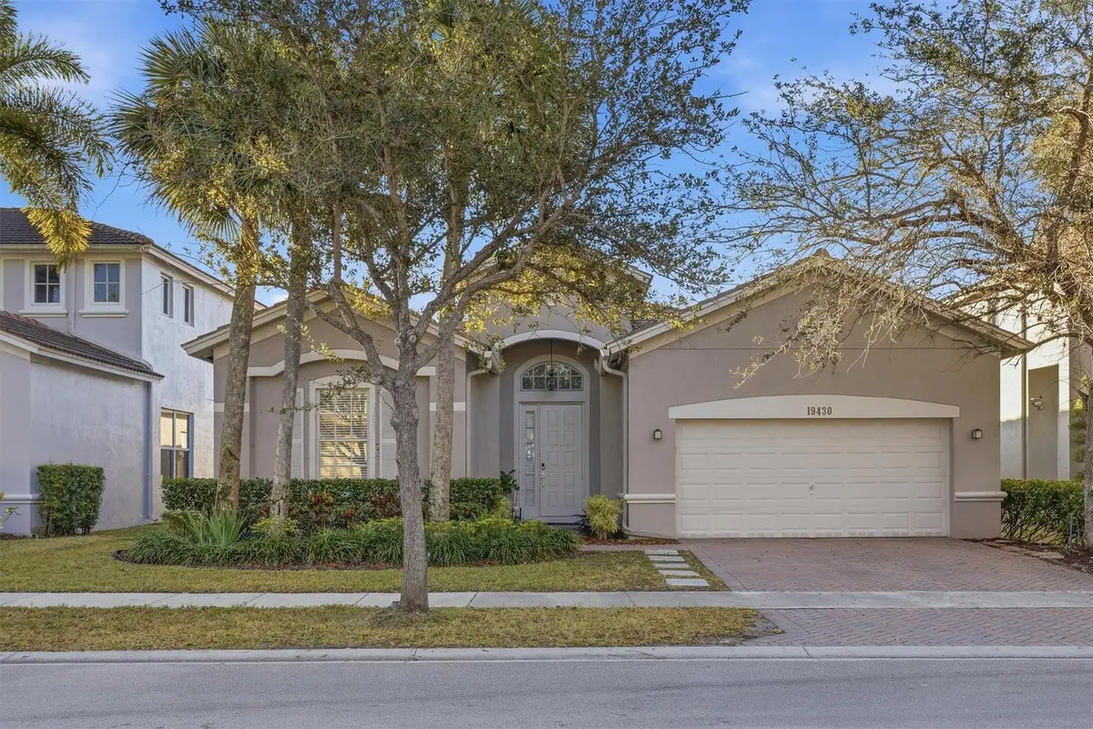 Photo 2 at 19430 Stonebrook Street, Weston