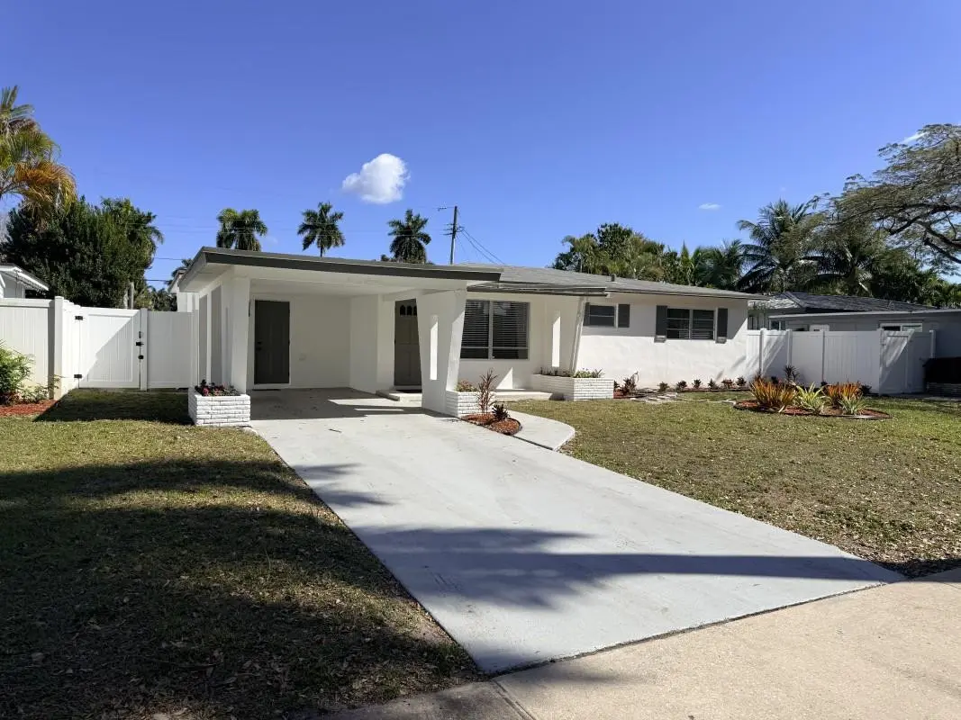 Photo 1 at 607 N Golf Drive, Hollywood
