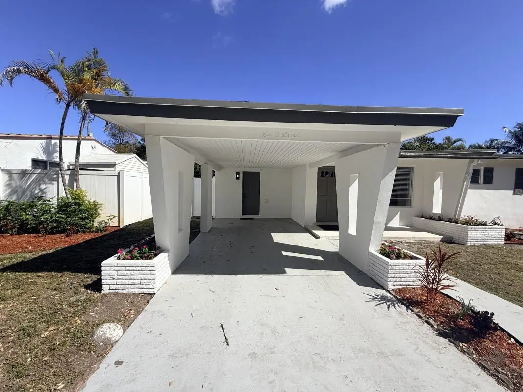 Photo 3 at 607 N Golf Drive, Hollywood