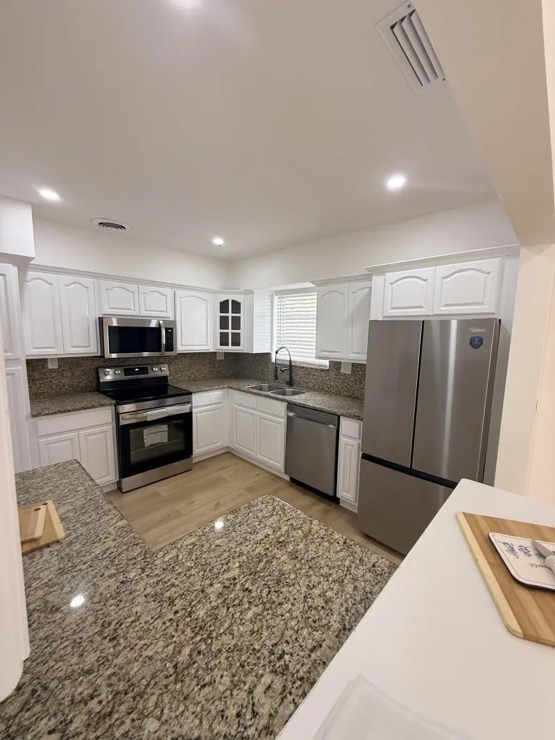 Photo 5 at 607 N Golf Drive, Hollywood