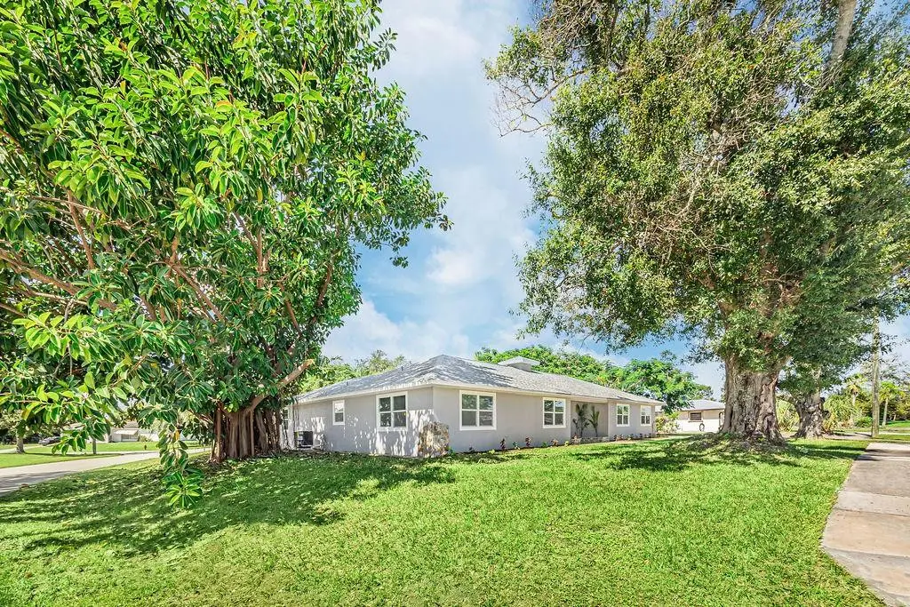 Photo 5 at 300 Riomar Drive, Port St. Lucie