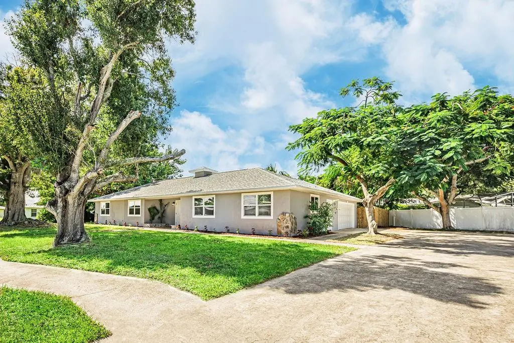 Photo 6 at 300 Riomar Drive, Port St. Lucie