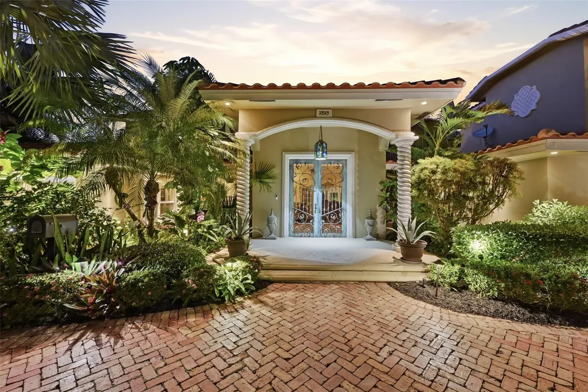 Photo 1 at 2525 NE 21st Court, Fort Lauderdale