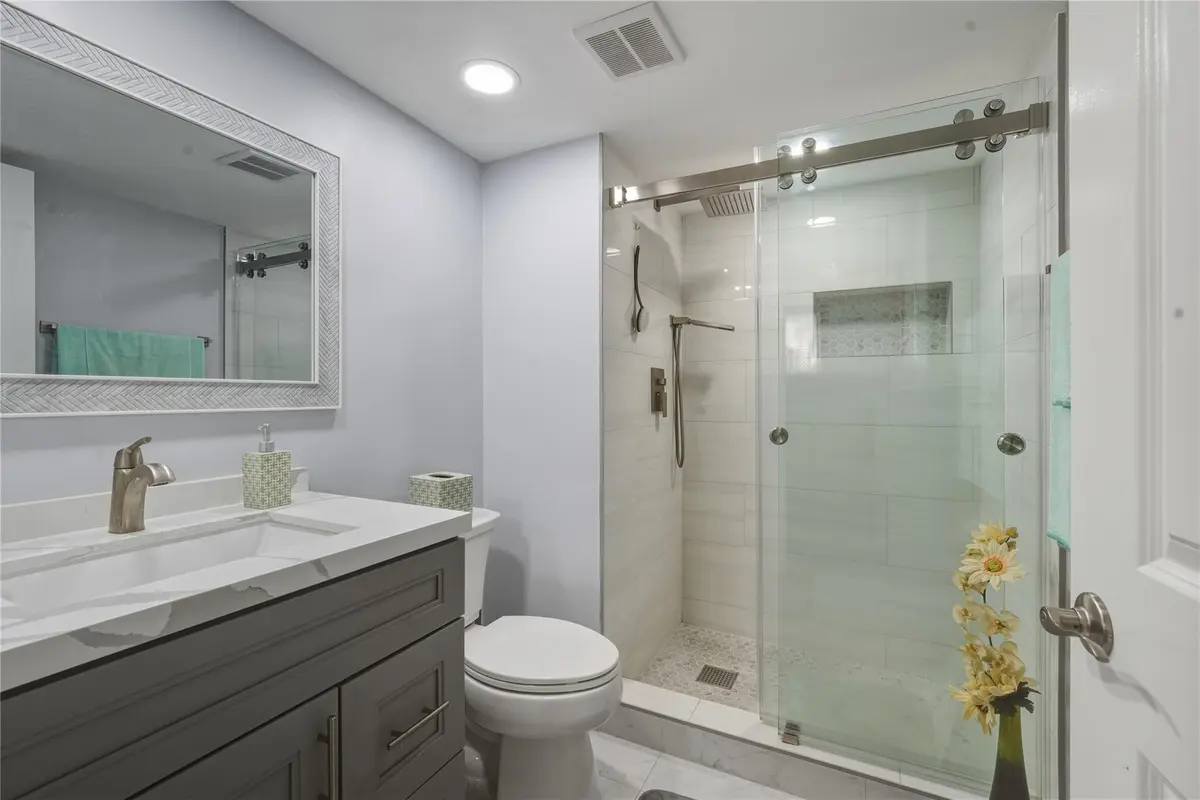 Photo 5 at 9611 N Hollybrook Lake Drive 101, Pembroke Pines