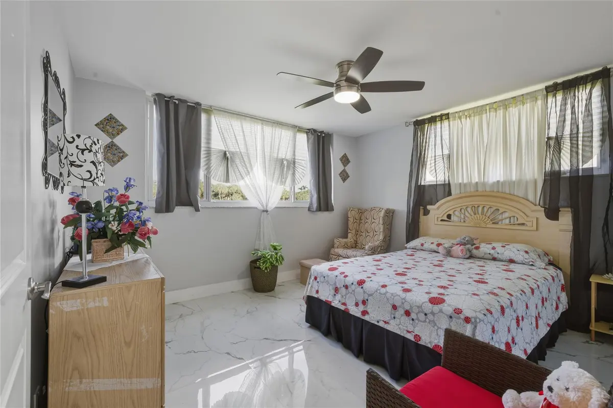 Photo 4 at 9611 N Hollybrook Lake Drive 101, Pembroke Pines