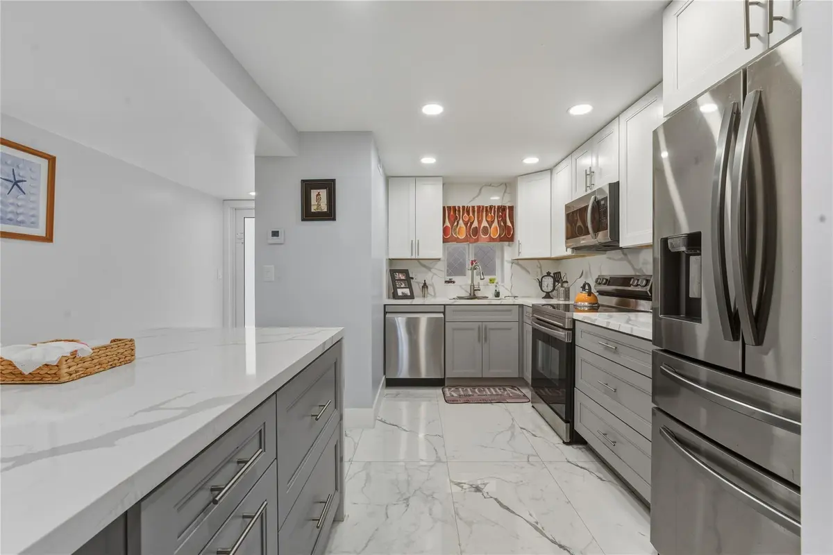 Photo 7 at 9611 N Hollybrook Lake Drive 101, Pembroke Pines