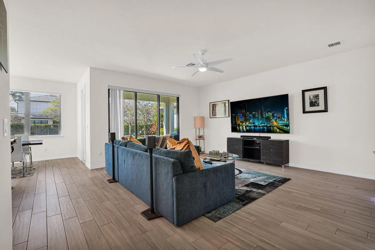 Photo 7 at 4471 Gramercy Drive, Oakland Park