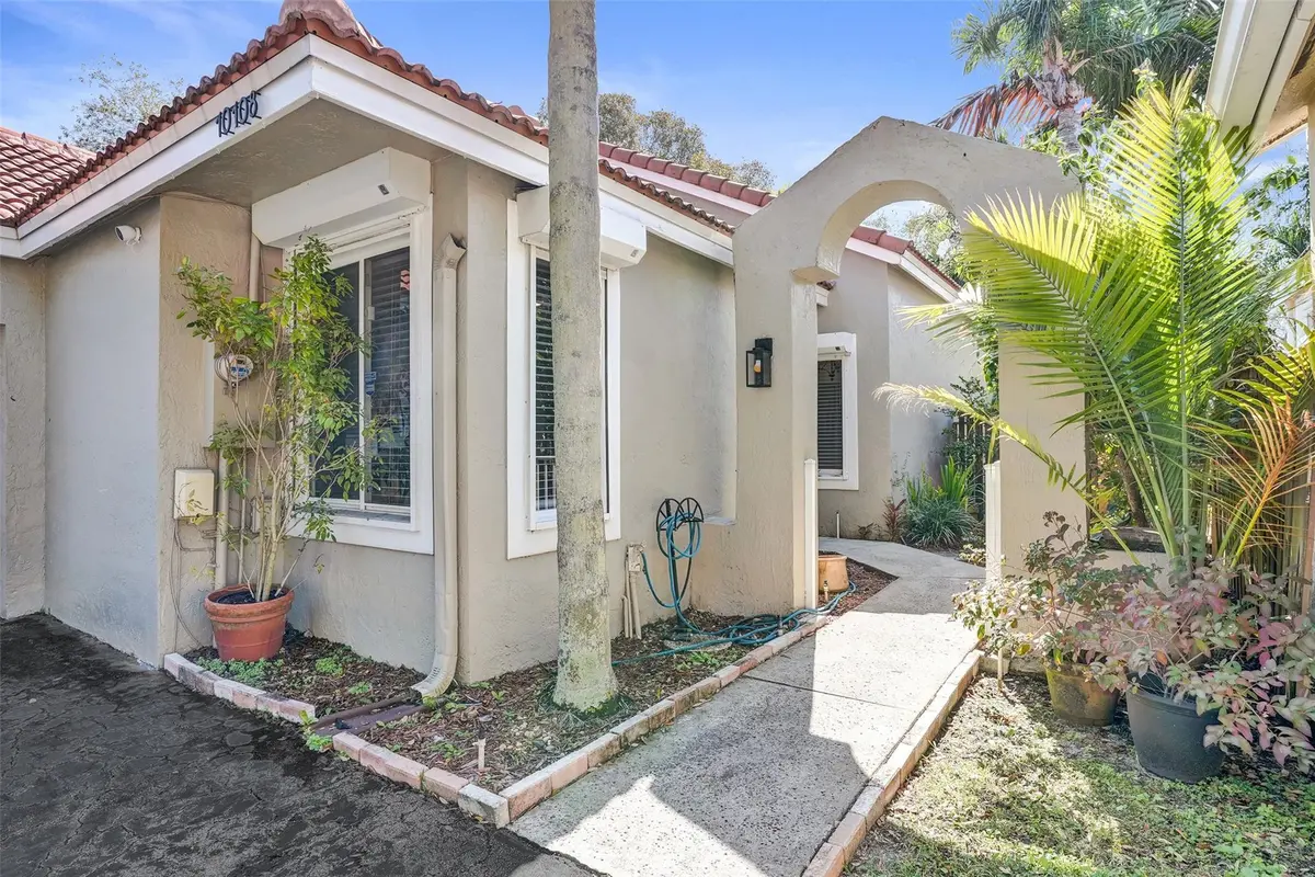 Photo 3 at 10108 NW 4th Street, Plantation
