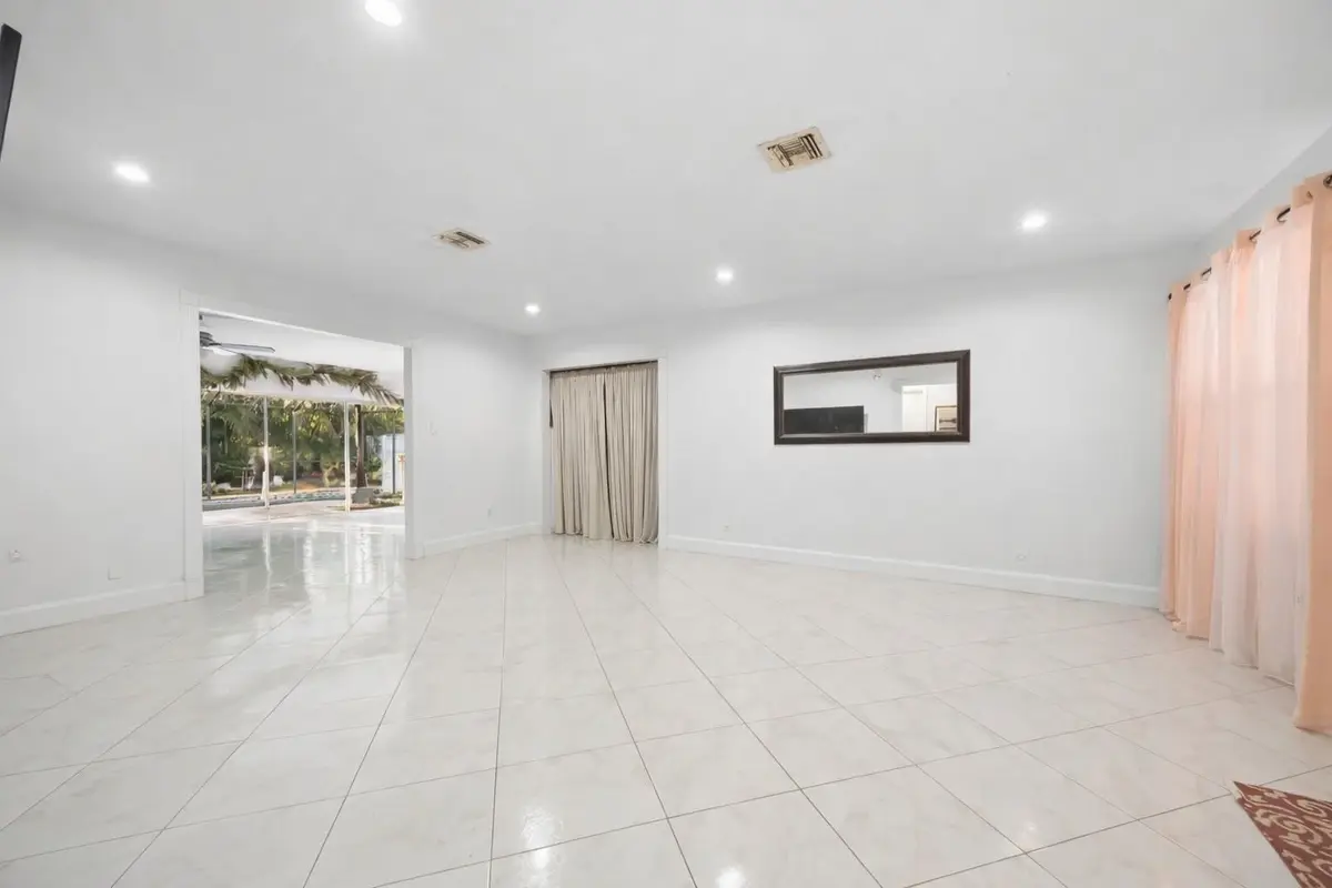 Photo 4 at 1060 NW 82nd Avenue, Coral Springs