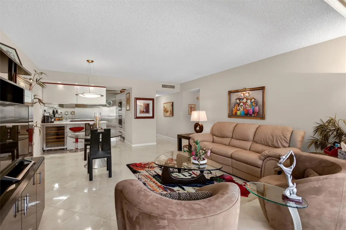 Photo 6 at 9001 Jacaranda Lane 201, Plantation
