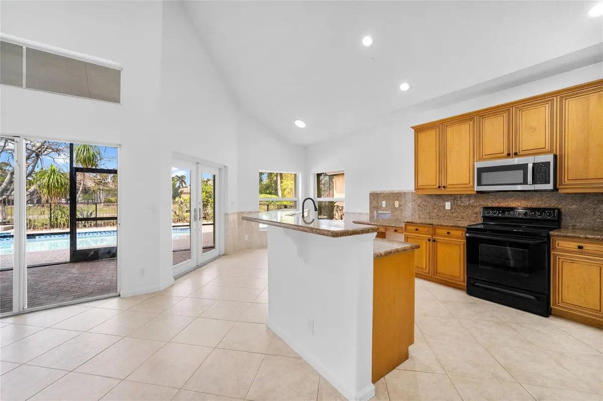 Photo 3 at 11217 NW 68th Place, Parkland