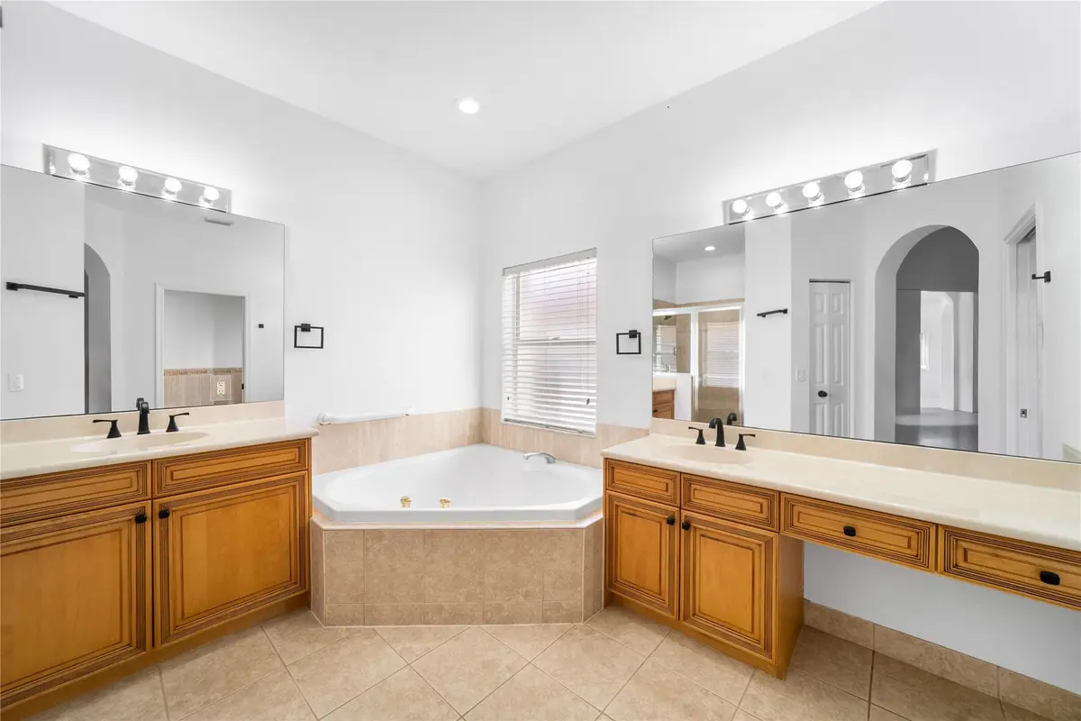 Photo 5 at 11217 NW 68th Place, Parkland