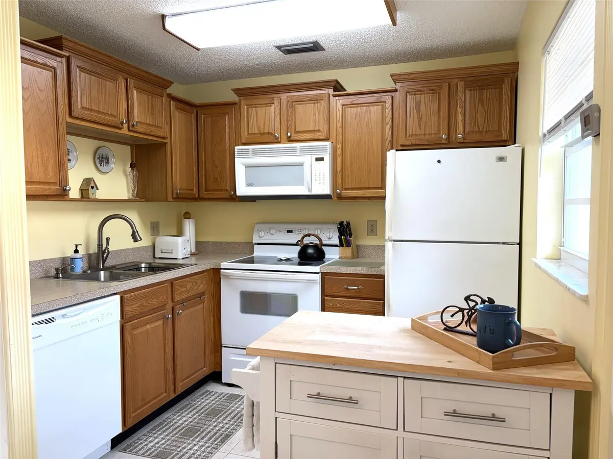 Kitchen at 73 Royal Oak Court 206, Vero Beach