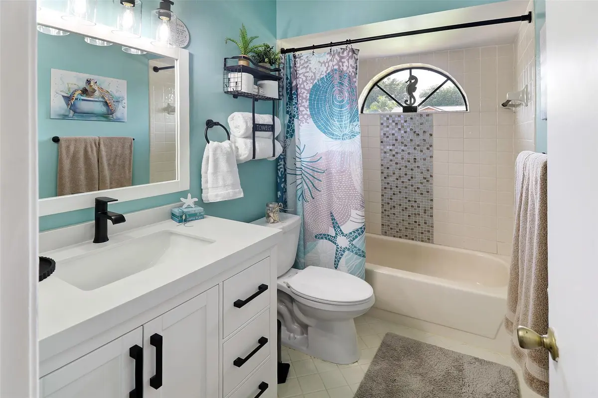 Guest bathroom separate bedroom #3 at 231 SE 9th Street, Dania Beach