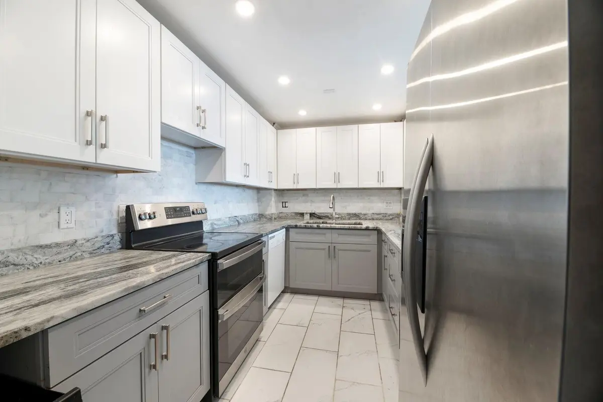 Photo 2 at 3800 N Hills Drive 402, Hollywood
