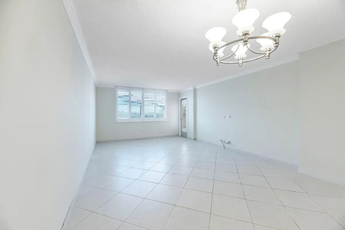Photo 4 at 3800 N Hills Drive 402, Hollywood