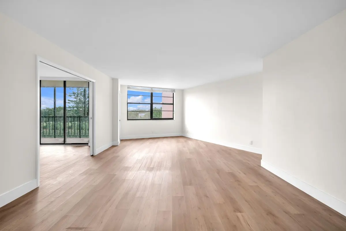 Photo 5 at 3900 N Hills Drive 414, Hollywood