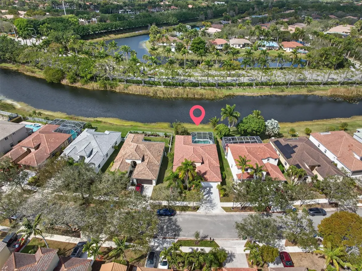 Photo 5 at 4042 Pinewood Lane, Weston