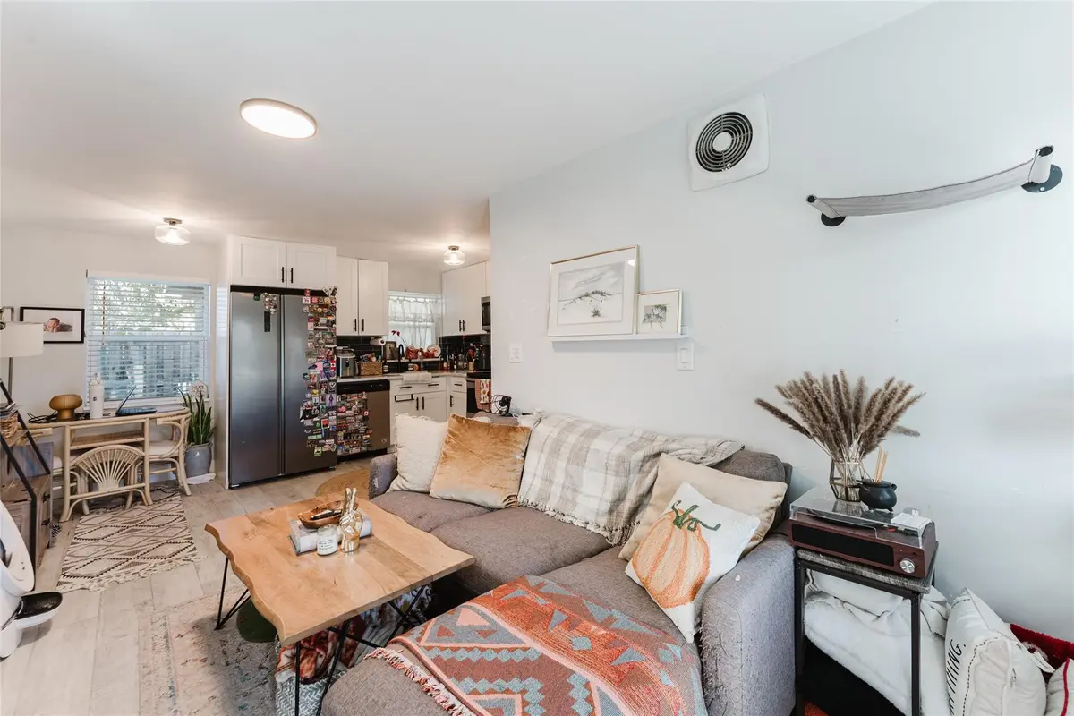 Photo 9 at 659 NE 32nd Street, Oakland Park