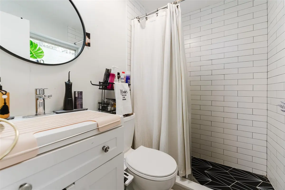 Photo 20 at 659 NE 32nd Street, Oakland Park