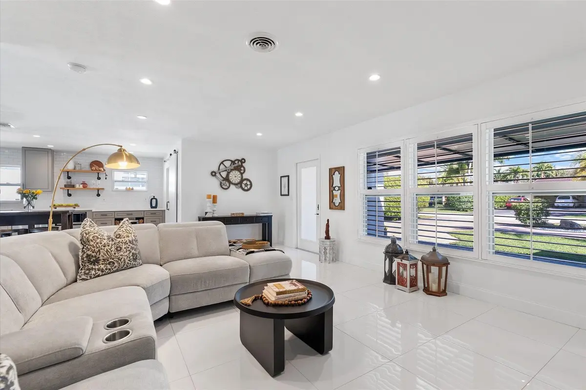 Photo 6 at 4421 NE 16th Avenue, Oakland Park