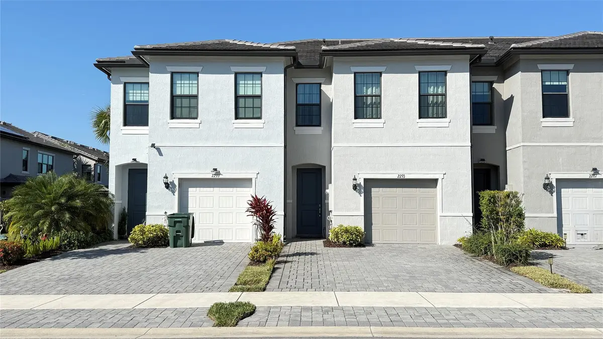 1 Car Garage + 2 additional spaces at 2293 S Appleton Circle, Oakland Park