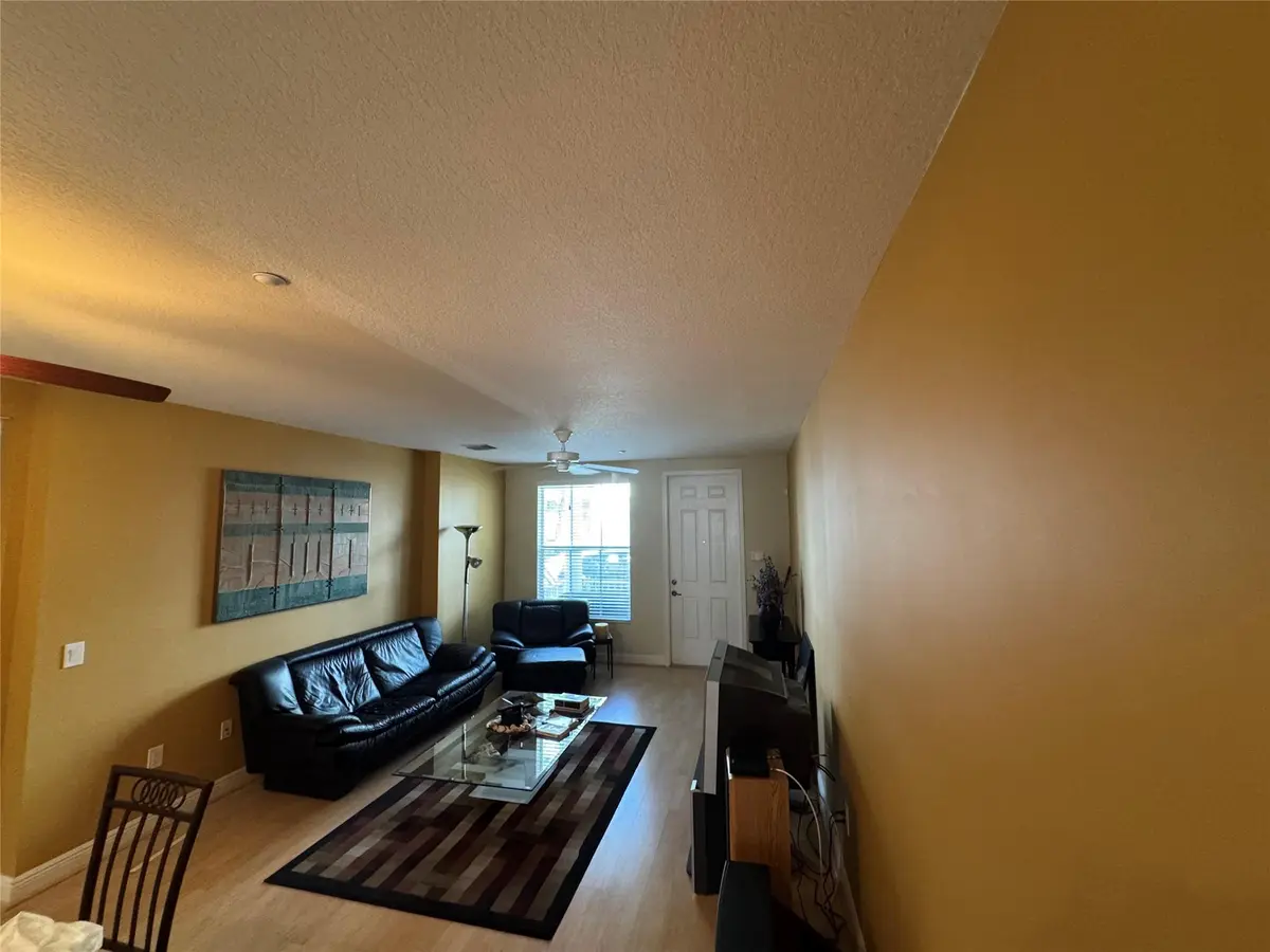 Photo 5 at 249 SW 13th Terrace 249, Fort Lauderdale