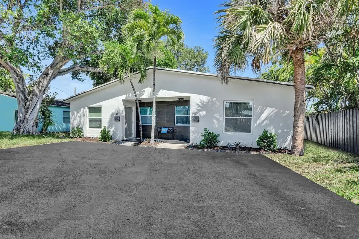 Photo 1 at 909 SW 16th Street, Fort Lauderdale