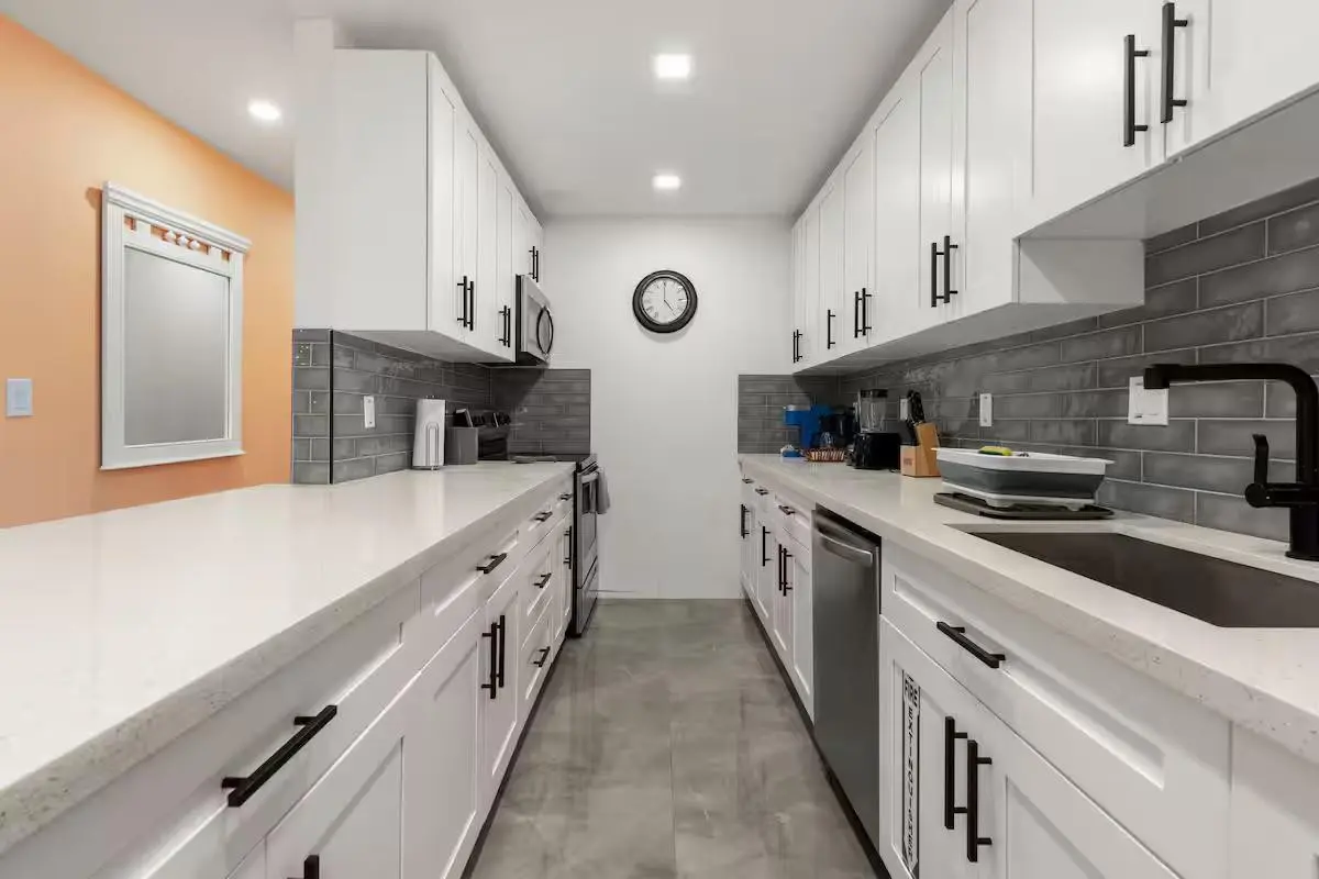 Photo 7 at 909 SW 16th Street, Fort Lauderdale